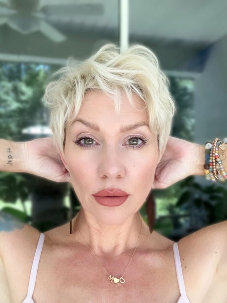 Ear-Tuck Pixie for Neat Finish