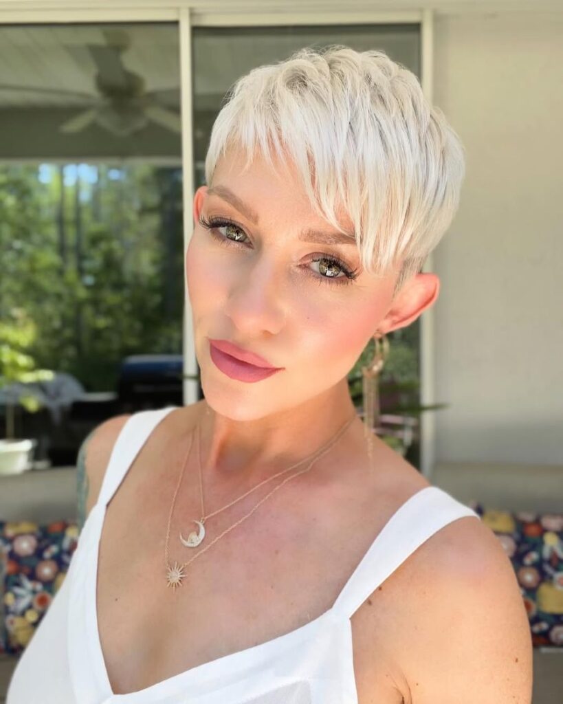 Messy Pixie for Relaxed Texture